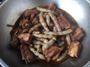 大火煮开，中小火炖10分钟。