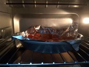 烤箱180度预热，然后把蛋黄放进去，烘烤6-8分钟。