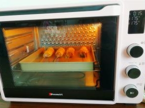 烤箱先175度预热，烤盘放入中层烤制15分钟，再温度调到190度烤制5分钟即可