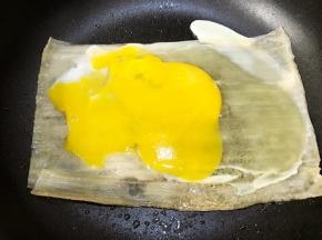 打入一个鸡蛋滑散