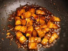 当汁水收得差不多，离火