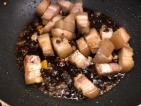 加入五花肉