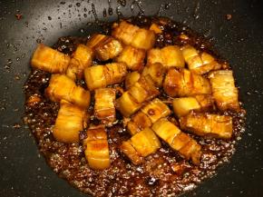 翻炒，汁慢慢开始收干