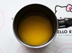 隔水融化放凉备用