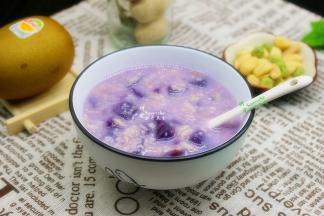 如果完全不吃糖的，可以不用加糖，淡淡的甜味，也很好吃。拌均之后稍等2-3分钟，味道更佳。