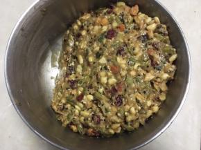 之后用刮刀搅拌均匀，于干粉颗粒，果干均匀分布即可，装入保鲜袋，入冰箱冷藏备用