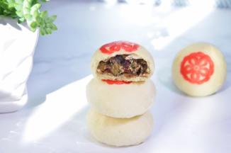 自己做的伍仁馅，酸甜可口，果干丰富，特别的香