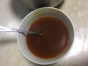 麦芽糖加温水搅拌均匀，至麦芽糖融化