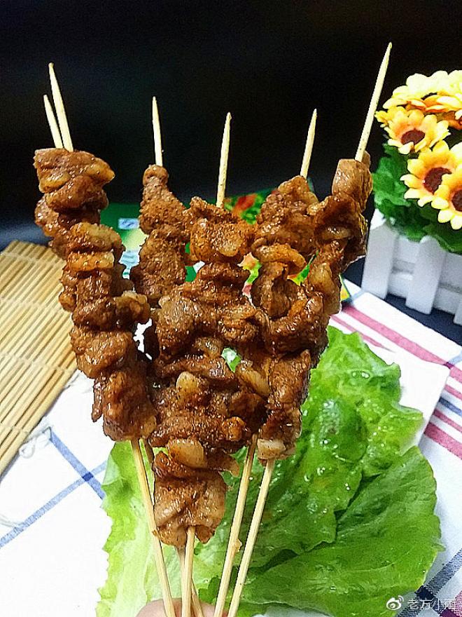 跟着我：6分钟搞定一顿街头美味小吃之微波炉烤羊肉串