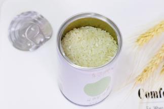 打开轻养“一罐鲜米”的易拉罐盖子，一罐206克。