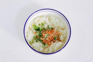 加入麻油和花生酱、黑胡椒粉。