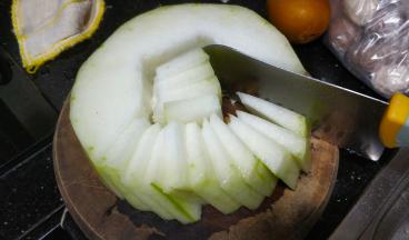 冬瓜洗净切片