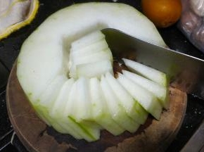冬瓜洗净切片