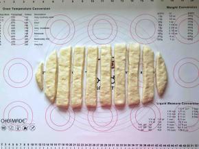 8、切成2公分的面剂。