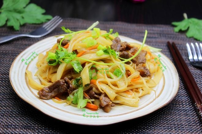 粤式小吃，干炒牛河