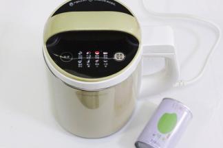 盖好盖子，插上电源，选择“营养米糊”键，启动即可。