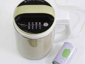 盖好盖子，插上电源，选择“营养米糊”键，启动即可。