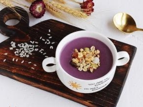 等待25分钟营养美味的紫薯米糊就制作完成了。