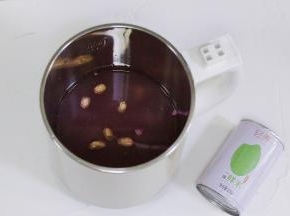 加入少许水浸泡10分钟。