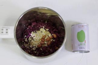 继续加入花生。