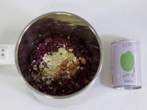 继续加入花生。