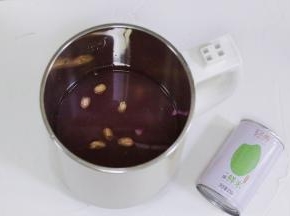 水量不能超过豆浆机内设定的最高水位线。