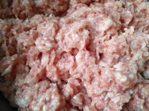 将腿肉搅碎