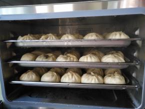 放入蒸箱，发酵至2倍大，启动面食功能