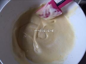 翻拌均匀，注意手法，速度快，以免太久消泡
