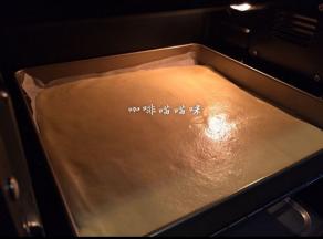 烤箱预热上下170度烤制30分钟