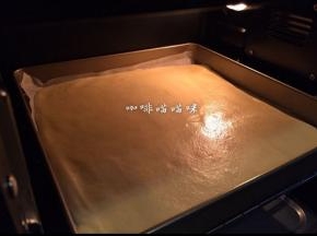 烤箱预热上下170度烤制30分钟