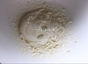 搅打至明显有纹路