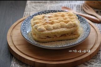 或是用碟子摆盘，再重复31至34步骤即可，冷藏后口感更佳哦。