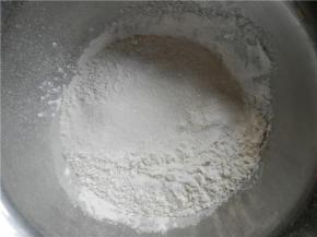 四周放泡打粉，再放入糖（不放泡打粉，也可以）。