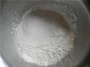 四周放泡打粉，再放入糖（不放泡打粉，也可以）。