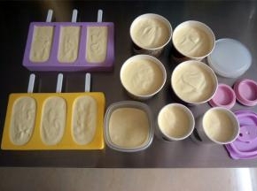 将其灌入模具中。