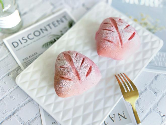 少女心爆棚~火龙果豆沙面包