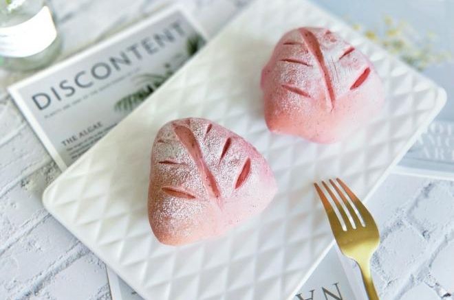 少女心爆棚~火龙果豆沙面包