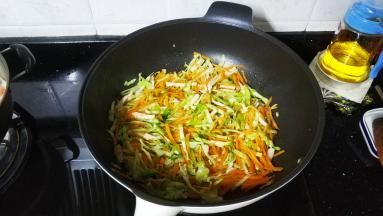 翻炒至8成熟，盛起