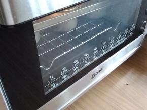 放入已经提前预热到上火160度，下火165度的东菱K40C烤箱，烘烤20分钟左右