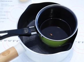 隔热水融化。