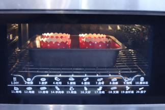 10分钟后开始注意观察蛋糕状态。