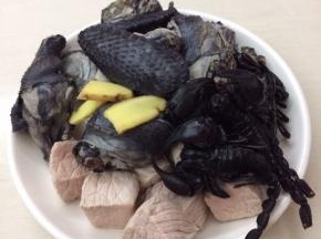 处理好的食材，提醒一下，灵芝千万不要拿去清洗，灵芝孢子是灵芝的灵魂，没有灵芝袍子的灵芝药用价值大打折扣