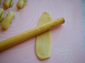 然后再擀成长条状