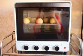 烤箱预热180度，放中层烤30分钟左右