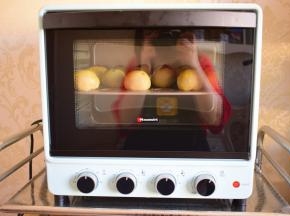 烤箱预热180度，放中层烤30分钟左右