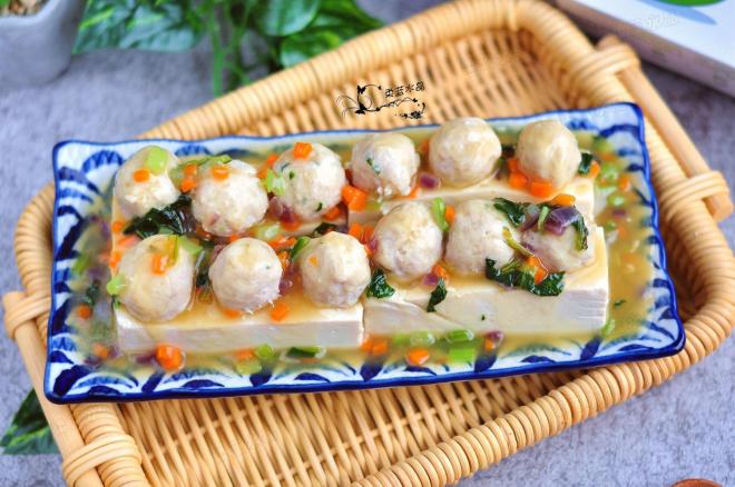 五彩丸子蒸豆腐