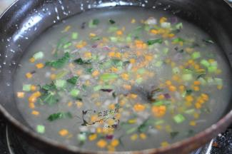 最后用水淀粉勾芡一下。