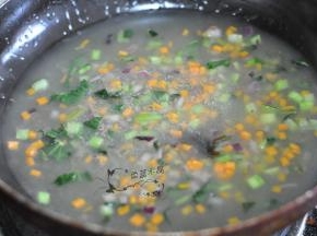 最后用水淀粉勾芡一下。