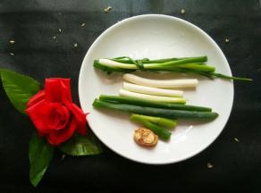 大葱，生姜，小葱。